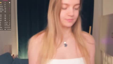 Snapshot of moon_puzzles chatting on February 6, 7:50 pm moon_puzzles online show from February 6, 7:50 pm