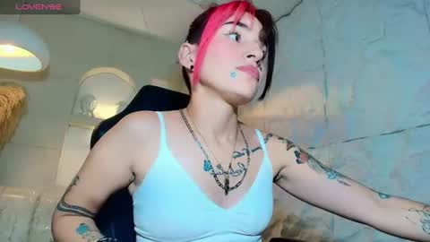 Snapshot of moon_red_r chatting on July 13, 7:38 pm Moon online show from July 13, 7:38 pm