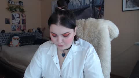 Snapshot of moon_sugar_ chatting on April 6, 10:49 am Keira online show from April 6, 10:49 am