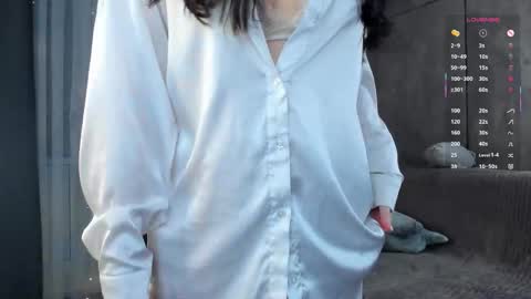 Snapshot of mooncutie_girl chatting on February 5, 2:11 pm Sophia online show from February 5, 2:11 pm