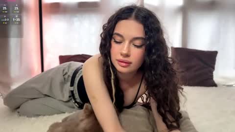 moonfaairy online show from April 3, 5:27 am