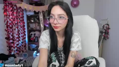 Snapshot of moonlady_ chatting on June 15, 12:57 am MOON online show from June 15, 12:57 am