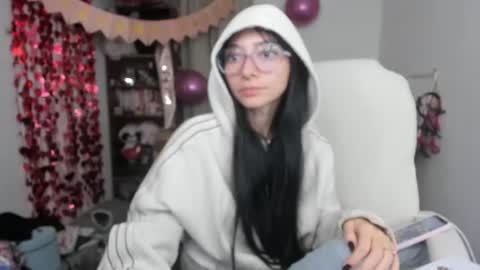 Snapshot of moonlady_ chatting on June 18, 2:45 am MOON online show from June 18, 2:45 am