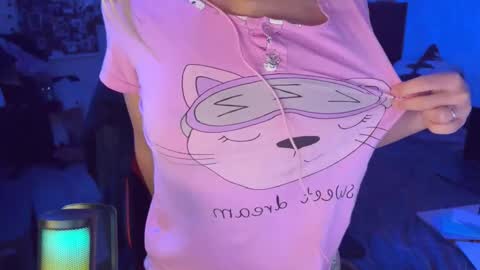 Mia   online show from October 18, 9:37 pm