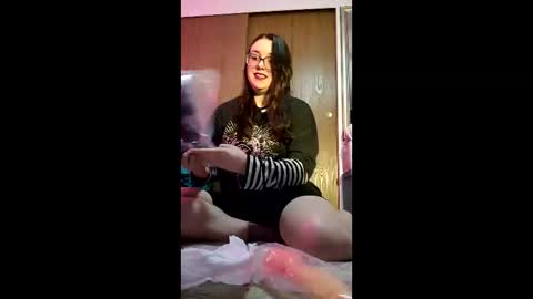 Snapshot of moonlightgemiinii chatting on January 8, 3:42 am moonlightgemiinii online show from January 8, 3:42 am