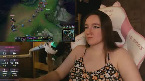 Snapshot of moonlish_siren chatting on April 30, 8:48 pm Katrin online show from April 30, 8:48 pm