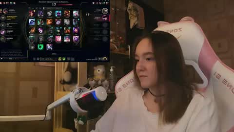 Snapshot of moonlish_siren chatting on May 15, 9:00 pm Katrin online show from May 15, 9:00 pm