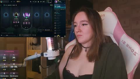 Snapshot of moonlish_siren chatting on June 7, 8:45 pm Katrin online show from June 7, 8:45 pm
