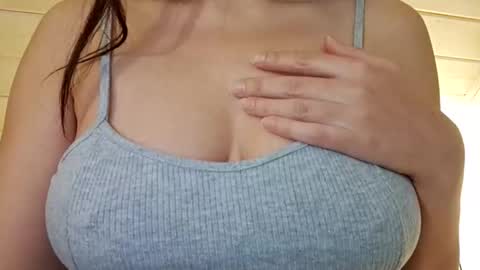 Snapshot of moonrose69 chatting on December 17, 2:39 am moonrose69 online show from December 17, 2:39 am