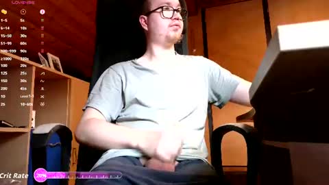 Snapshot of moonsexguy chatting on June 6, 7:13 am Flo online show from June 6, 7:13 am