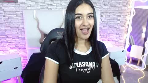 Snapshot of moonshine_tay chatting on November 7, 3:39 am Moon online show from November 7, 3:39 am