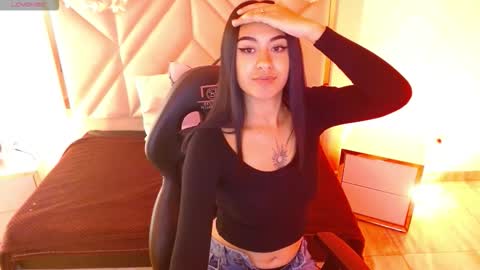 Snapshot of moonshine_tay chatting on November 8, 6:46 am Moon online show from November 8, 6:46 am