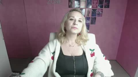 Susanna online show from May 9, 5:18 pm