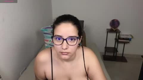 Snapshot of moonwoman_ chatting on April 21, 3:24 am Moon Woman online show from April 21, 3:24 am