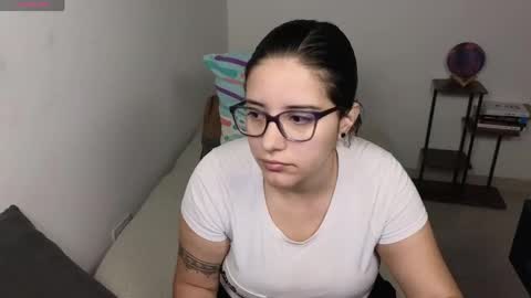 Snapshot of moonwoman_ chatting on April 27, 3:15 am Moon Woman online show from April 27, 3:15 am