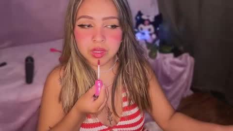 Snapshot of moonxxvelvet chatting on February 26, 7:35 pm moonxxvelvet online show from February 26, 7:35 pm