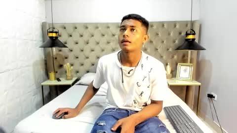 Snapshot of morenitodigno chatting on October 30, 7:36 pm Mmorenito online show from October 30, 7:36 pm