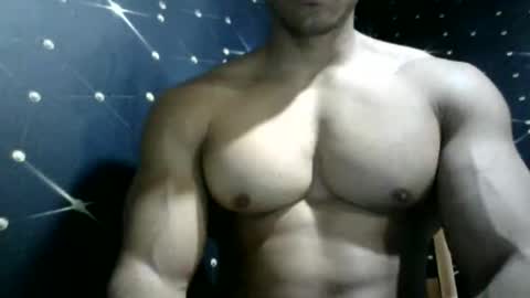 Snapshot of moreno1muscular chatting on February 8, 10:19 pm moreno1muscular online show from February 8, 10:19 pm