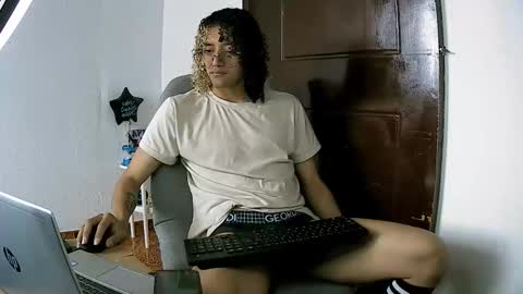 Snapshot of morenox_luxe chatting on January 7, 3:58 pm Danny online show from January 7, 3:58 pm