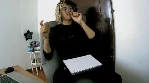 Snapshot of morenox_luxe chatting on January 9, 3:15 pm Danny online show from January 9, 3:15 pm