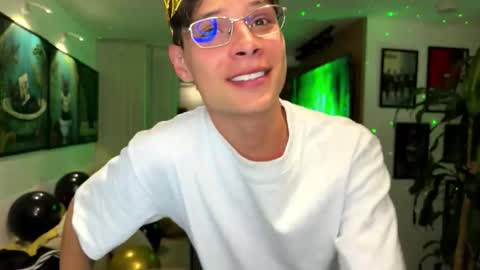 Snapshot of morgan_hiller chatting on March 29, 2:22 am online show from March 29, 2:22 am