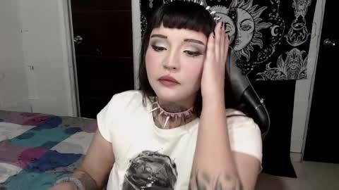 Snapshot of morganmoon1 chatting on May 4, 6:37 pm Morgan Moon online show from May 4, 6:37 pm