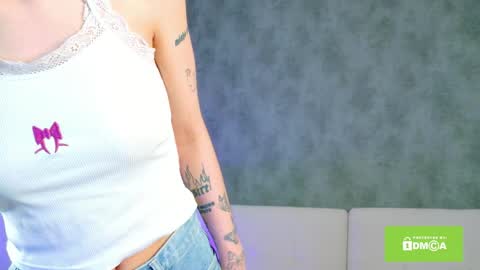 Snapshot of morninbunny_ chatting on April 26, 3:15 am Emilia online show from April 26, 3:15 am