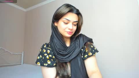 Snapshot of moroccan_diamond_ chatting on February 9, 9:16 am Medina online show from February 9, 9:16 am