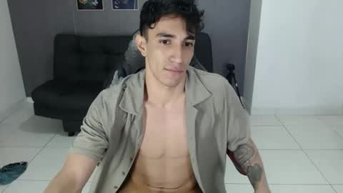 santii online show from February 19, 6:31 am