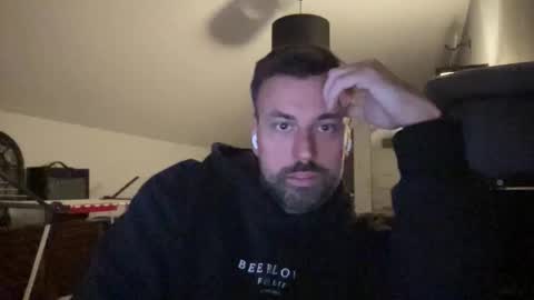 Snapshot of morty87geil chatting on November 19, 5:35 pm morty87geil online show from November 19, 5:35 pm