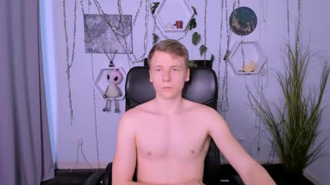 Welcome here online show from December 6, 11:14 pm