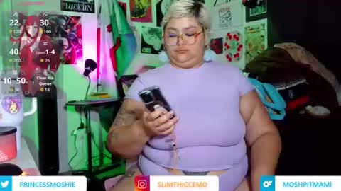 Snapshot of moshpitmami chatting on June 27, 3:55 am Indy online show from June 27, 3:55 am