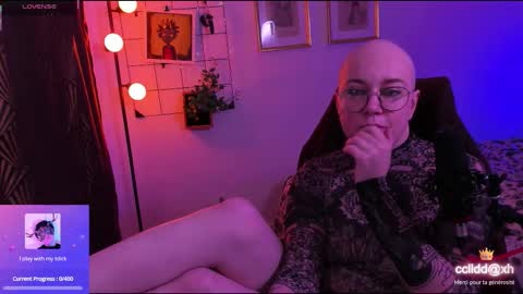 Snapshot of mossprince chatting on November 2, 4:20 pm Cernos online show from November 2, 4:20 pm