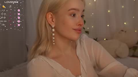 Snapshot of mother__of__dragons chatting on October 17, 3:47 pm Deni and Jett my weekly schedule online show from October 17, 3:47 pm