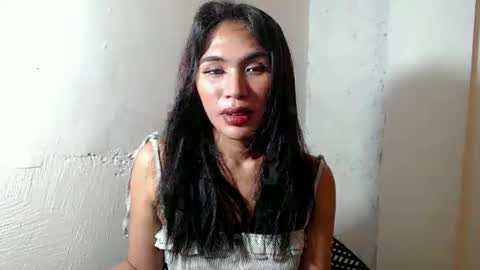 Snapshot of mouiline_rouge69 chatting on March 24, 5:23 am mouiline_rouge69 online show from March 24, 5:23 am