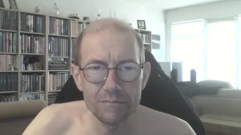 Snapshot of moviem1978 chatting on May 7, 9:25 am Frederik online show from May 7, 9:25 am