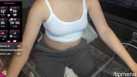 Snapshot of moxiexfoxie chatting on April 30, 9:52 pm moxieXfoxie online show from April 30, 9:52 pm