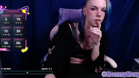 Moxy online show from February 8, 8:12 pm