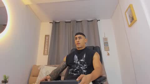 Snapshot of mr_adrian_ chatting on March 26, 12:11 pm online show from March 26, 12:11 pm