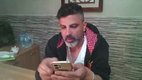 JUST FOR GIRLS     online show from February 2, 8:08 pm