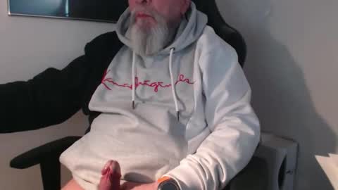 Snapshot of mr_boombastic2021 chatting on April 2, 10:02 am mr_boombastic2021 online show from April 2, 10:02 am
