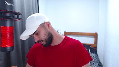 Snapshot of mr_chr1s chatting on December 9, 1:18 am chris online show from December 9, 1:18 am