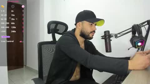 Snapshot of mr_chr1s chatting on October 13, 5:02 pm chris online show from October 13, 5:02 pm