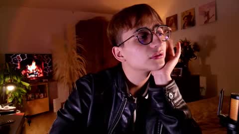 Mr Evans online show from September 25, 3:10 am