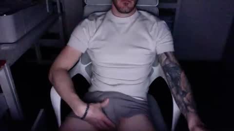 Snapshot of mr_gi89 chatting on April 6, 8:10 pm mr_gi89 online show from April 6, 8:10 pm