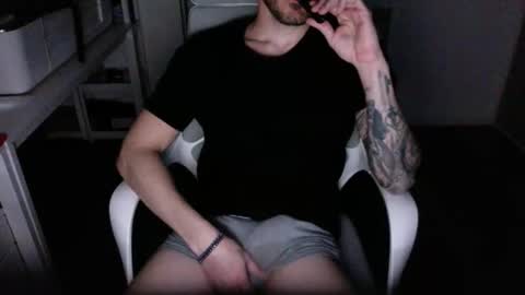 Snapshot of mr_gi89 chatting on April 9, 8:36 pm mr_gi89 online show from April 9, 8:36 pm