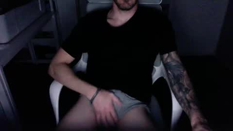 Snapshot of mr_gi89 chatting on April 10, 8:24 pm mr_gi89 online show from April 10, 8:24 pm