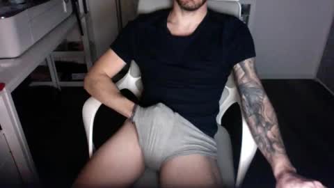 Snapshot of mr_gi89 chatting on April 16, 9:39 pm mr_gi89 online show from April 16, 9:39 pm