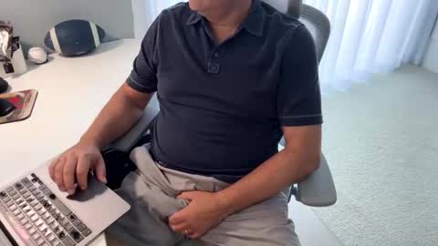 Snapshot of mr_hornyasfuck chatting on November 17, 1:39 pm mr_hornyasfuck online show from November 17, 1:39 pm