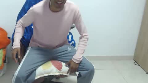 Snapshot of mr_max__ chatting on February 16, 5:42 pm Max online show from February 16, 5:42 pm